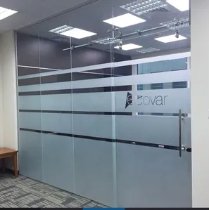 پارتیشن با شیشه های سند بلاست طراحی شده