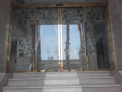 درب شیشه ای اتوماتیک با فریم استیل