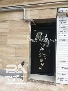 نمونهه اجرایی مدل 017 درب فلزی در اندازه ی تک لنگه