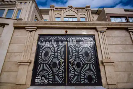 عکس شماره 19014 نمونه-اجرا-شده-درب-حیاطی-مدل-018-درب-فلزی-پایون