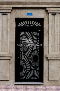 نمونه اجرا شده درب تک لنگه ورود به ساختمان مدل 018 درب فلزی پایون