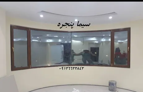 پنجره خم ویترینی