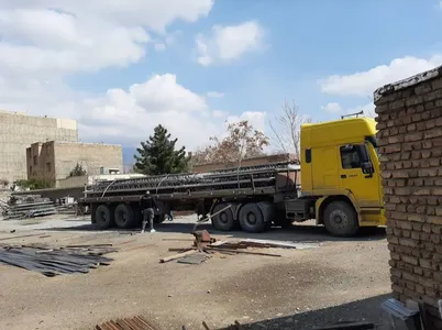 بارگیری و حمل تیرچه با تریلی کفی