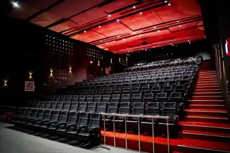 عکس شماره 33378 %D9%85%D8%A8%D9%84%D9%85%D8%A7%D9%86-%D8%B3%DB%8C%D9%86%D9%85%D8%A7%DB%8C%DB%8C-%D8%B5%D9%86%D8%AF%D9%84%DB%8C-%D8%A2%D9%85%D9%81%DB%8C-%D8%AA%D8%A6%D8%A7%D8%AA%D8%B1-%D9%88-%D8%B5%D9%86%D8%AF%D9%84%DB%8C-%D9%87%D9%85%D8%A7%DB%8C%D8%B4-%D8%B3%D9%88%D9%86