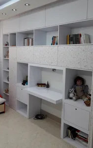 کتابخانه و میز تحریر