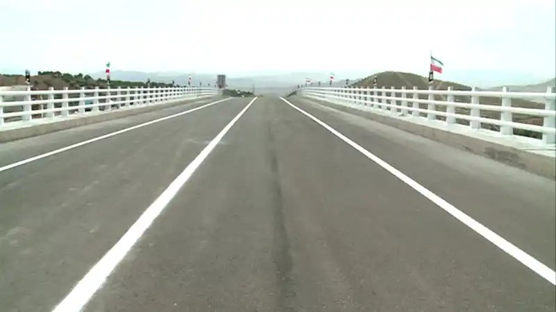 عکس شماره 6098 %D8%AF%D8%B1-%D8%A7%D8%B3%D8%AA%D8%A7%D9%86-%DA%AF%DB%8C%D9%84%D8%A7%D9%86-%DB%8C%DA%A9-%D9%BE%D9%84-%D8%BA%DB%8C%D8%B1%D9%87%D9%85%D8%B3%D8%B7%D8%AD-%D8%B1%D8%A7-%D8%A7%D9%81%D8%AA%D8%AA%D8%A7%D8%AD-%D8%B4%D8%AF