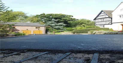 ذوب برف آسفالت