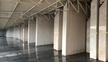 نمای کلی سالن محصولات صنایع سنگ مدام