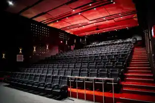 عکس شماره 33378 %D9%85%D8%A8%D9%84%D9%85%D8%A7%D9%86-%D8%B3%DB%8C%D9%86%D9%85%D8%A7%DB%8C%DB%8C-%D8%B5%D9%86%D8%AF%D9%84%DB%8C-%D8%A2%D9%85%D9%81%DB%8C-%D8%AA%D8%A6%D8%A7%D8%AA%D8%B1-%D9%88-%D8%B5%D9%86%D8%AF%D9%84%DB%8C-%D9%87%D9%85%D8%A7%DB%8C%D8%B4-%D8%B3%D9%88%D9%86