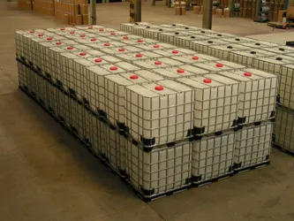 عکس مخزن هزار لیتری حفاظ دار IBC 14844