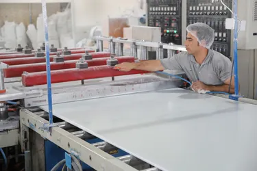 عکس تولید بام پوش upvc در طرح ها و رنگ های متنوع ، تولید ورق های فومیزه (pvc)  30603