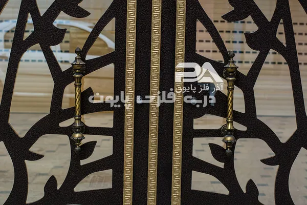 عکس نمای نزدیک از مدل 009 درب فلزی برش لیزری پایون 18400