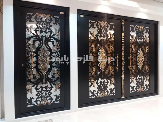 عکس نمونه ی اجرا شده فرفورژه دار مدل 005 درب فلزی پایون 18412