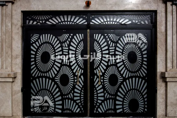عکس نمونه اجرا شده ی دو لنگه ی درب فلزی پایون 18434