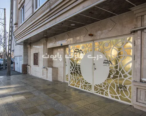 عکس نمونه اجرا شده درب فلزی مدل 012 پایون برای پارکینگ با شیشه سکوریت  18988