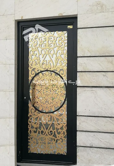 عکس مدل 055 درب فلزی پایون با پتینه طلایی 19211