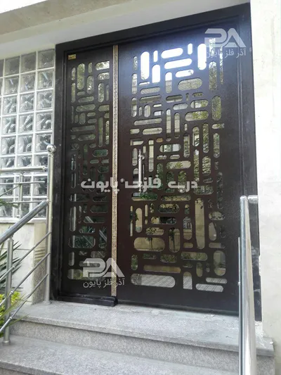 عکس نمونه اجرا شده مدل 056 درب فلزی پایون در اندازه ی یک و نیم لنگه 19231