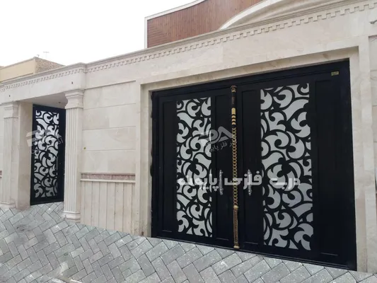 عکس نمونه اجرا شده درب فلزی مدل نیلوفر پایون در اندازه یک و دو لنگه 19503