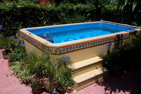 عکس مجری صفر تا صد استخر 21825