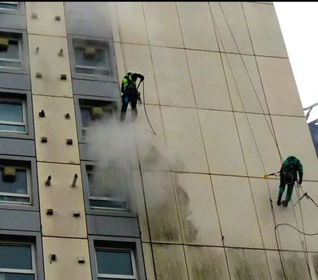 عکس تعمیرات فنی .پیچ رولپلاک وشستشو وعایقکاری نمای ساختمان بدون داربست 23067