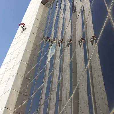 عکس تعمیرات فنی .پیچ رولپلاک وشستشو وعایقکاری نمای ساختمان بدون داربست 23069