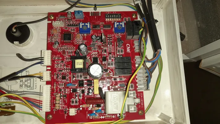 عکس تعمیرات پکیج و آبگرمکن و نصب کولر گازی 25569