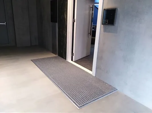 عکس کفپوش ورودی آلومینیومی ریمَت با موکت بلژیکی  29841