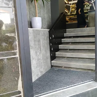 عکس کفپوش ورودی آلومینیومی ریمَت با موکت بلژیکی  29842