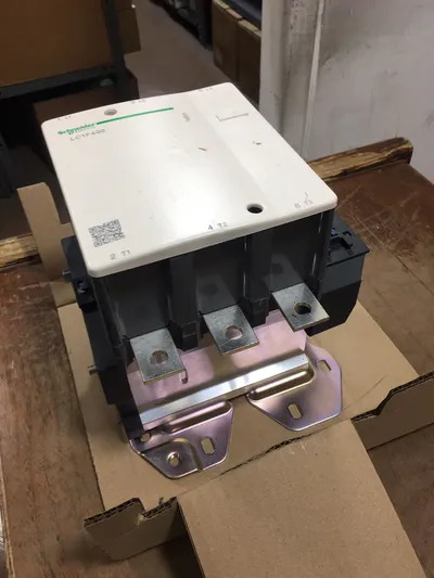 عکس کنتاکتور میکروسوئیچ تایمر آژیر اشنایدر هیوندا رله مینیاتوری 30572