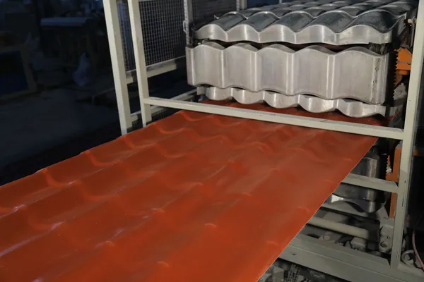 عکس تولید بام پوش upvc در طرح ها و رنگ های متنوع ، تولید ورق های فومیزه (pvc)  30607