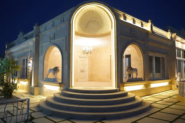 عکس  خلق زیبایی باغ های سنتی و کلاسیک با طراحی حرفه ای  33736