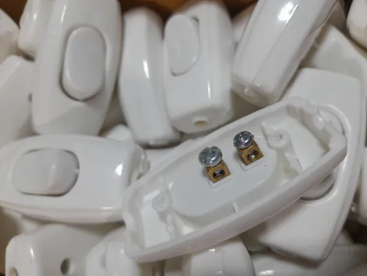 عکس انواع دوشاخه مادگی ملزومات سرپیچ لامپ پارسه فروغ 36273